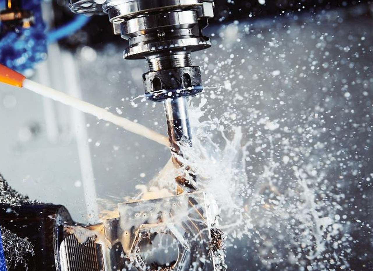 CNC-Zerspanung eines Metallteils