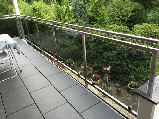 Edelstahl-Terrassengeländer mit Glasfüllung